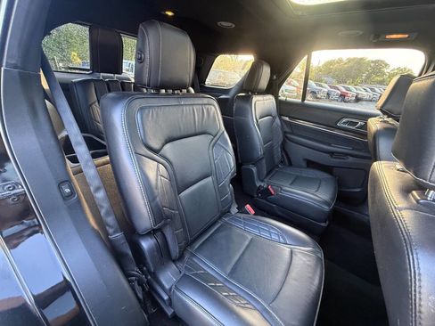 Used 2017 Ford Explorer Platinum image 26