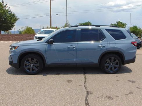 Used 2025 Honda Pilot Sport image 7