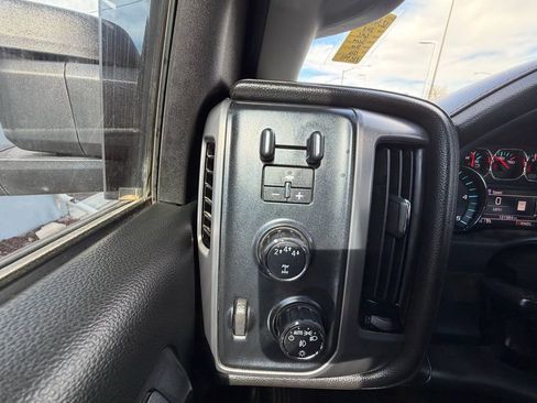 Used 2018 GMC Sierra 2500 SLT w/ Duramax Plus Package image 32