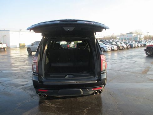 Used 2024 Chevrolet Suburban RST w/ Sport Performance Package image 7