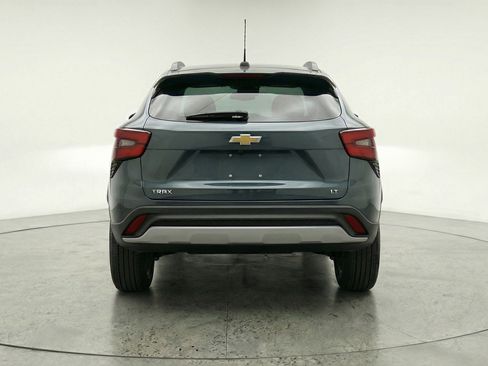 Used 2025 Chevrolet Trax LT w/ LT Convenience Package image 7