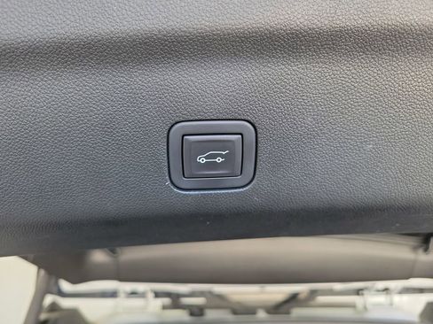 Used 2024 Chevrolet Tahoe LT image 11