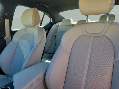 Used 2025 Genesis G70 2.5T image 14