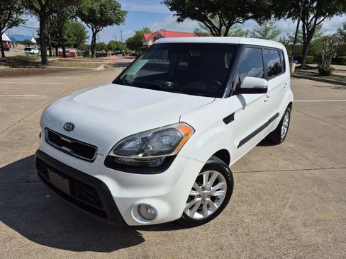 Used 2013 Kia Soul + w/ Audio Pkg FWD image 1