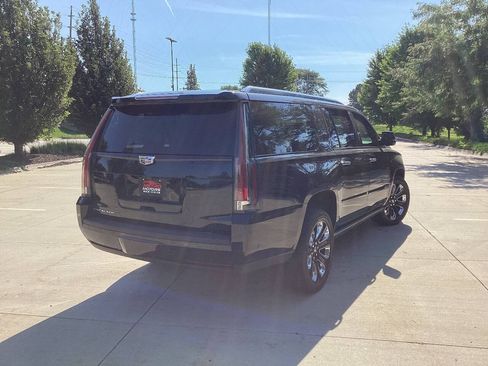 Used 2018 Cadillac Escalade ESV Premium Luxury AWD/4WD image 3