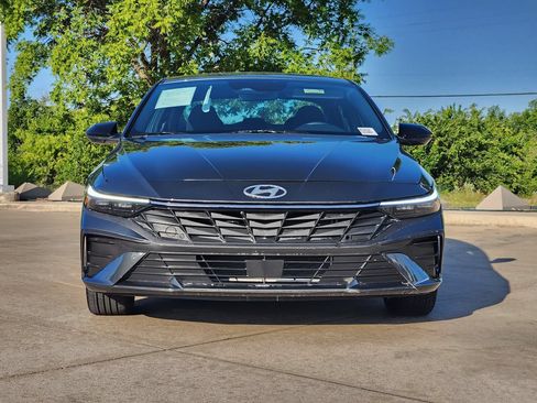 Used 2026 Hyundai Elantra Sport FWD image 2