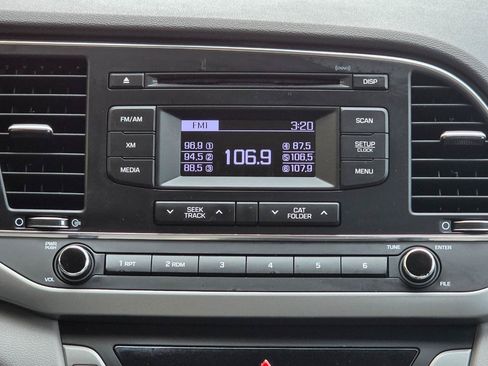 Used 2017 Hyundai Elantra SE FWD image 18