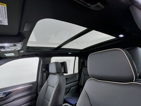 New 2025 Chevrolet Suburban Premier image 23