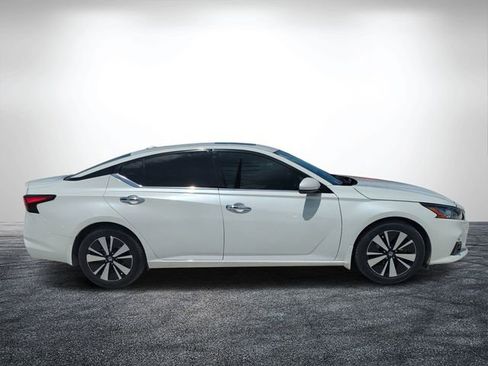 Used 2022 Nissan Altima 2.5 SL FWD image 2