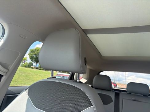 Used 2023 Volkswagen Taos SE FWD image 21