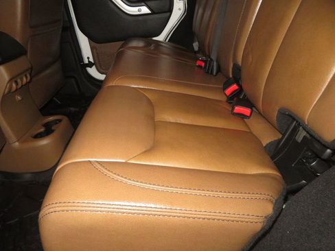 Used 2014 Jeep Wrangler Unlimited Sahara w/ Max Tow Package AWD/4WD image 26