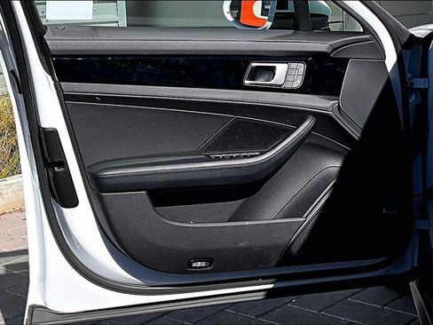 Used 2022 Porsche Panamera image 23