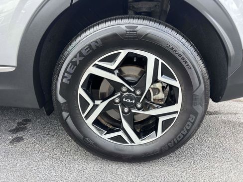 Used 2025 Kia Sportage LX image 8