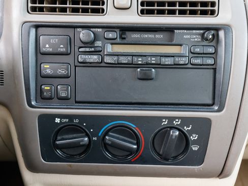 Used 1998 Toyota Avalon XLS image 26