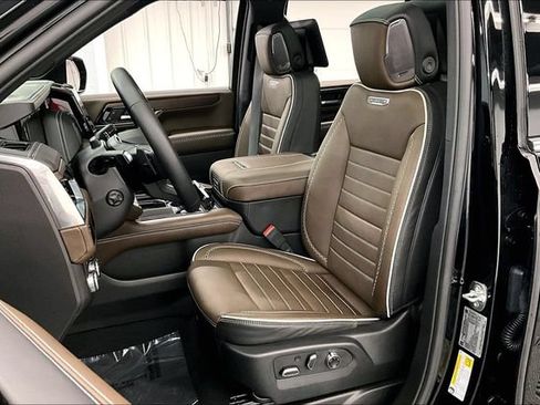 Used 2025 GMC Yukon XL Denali Ultimate AWD/4WD image 24
