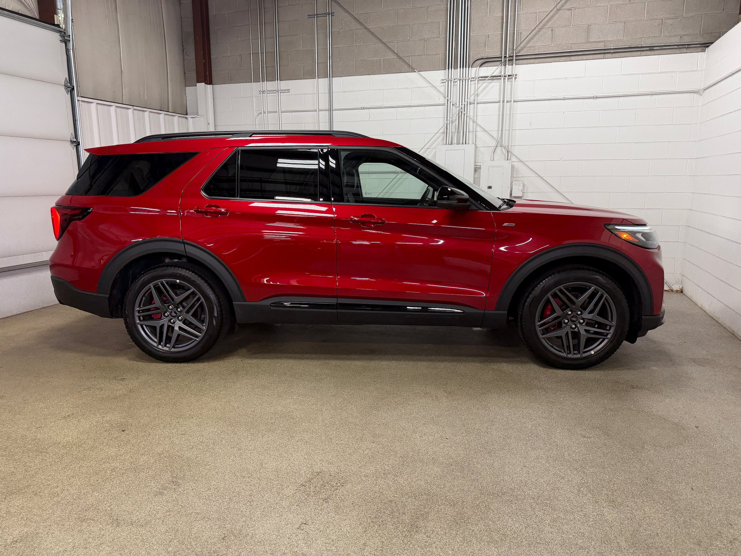 Used 2026 Ford Explorer ST-Line w/ ST-Line Street Pack AWD/4WD image 8
