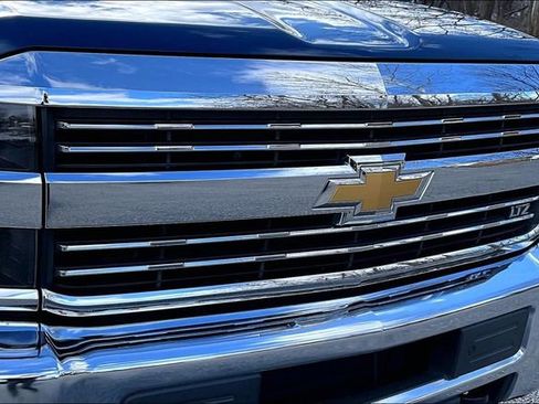 Used 2018 Chevrolet Silverado 2500 LTZ w/ LTZ Plus Package image 31