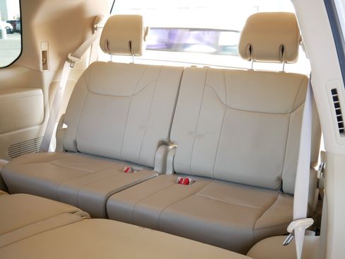 Used 2010 Lexus LX 570 4WD image 26