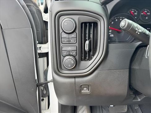 Used 2022 Chevrolet Silverado 1500 Custom AWD/4WD image 18