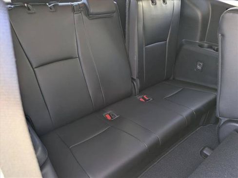 Used 2021 Toyota Highlander XLE FWD image 19