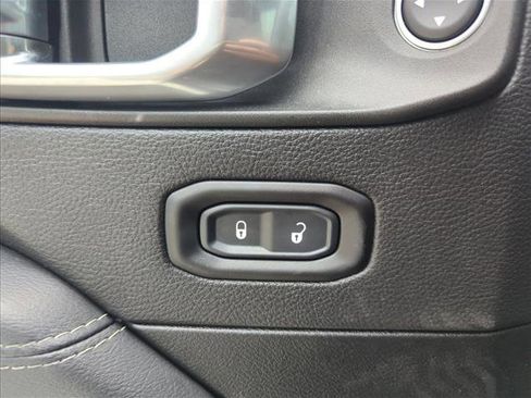 Used 2022 Jeep Wrangler Unlimited Sahara image 26