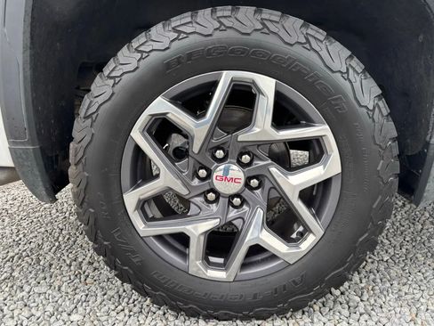 Used 2022 GMC Sierra 1500 SLT w/ SLT Convenience Package AWD/4WD image 8