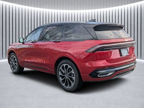 Used 2025 Lincoln Nautilus Reserve AWD/4WD image 6