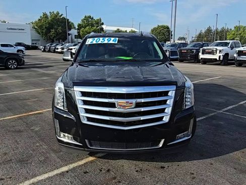 Used 2016 Cadillac Escalade Luxury AWD/4WD image 3