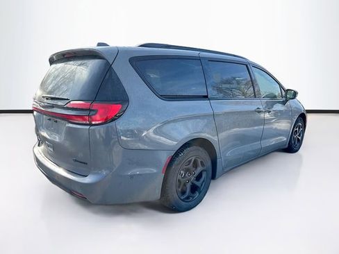 Used 2021 Chrysler Pacifica Touring-L w/ S Appearance Package image 7