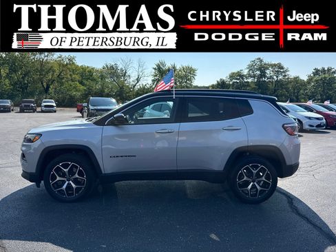 Used 2025 Jeep Compass Limited w/ Sun & Sound Group AWD/4WD image 4