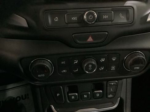 Used 2018 GMC Terrain SLE w/ Driver Convenience Package image 32