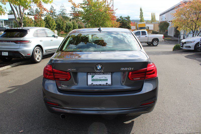 Used 2018 BMW 320i xDrive Sedan AWD/4WD image 4
