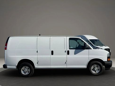 Used 2021 Chevrolet Express 2500 image 7