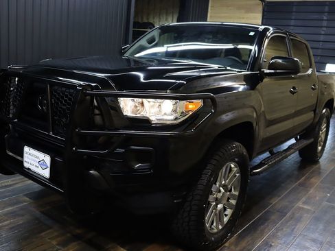 Used 2023 Toyota Tacoma SR image 6