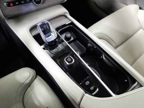 Certified 2023 Volvo XC90 B6 Ultimate w/ Protection Package Premier image 34