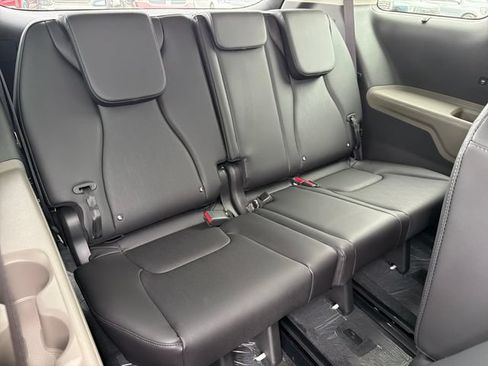 New 2026 Kia Carnival EX FWD image 25