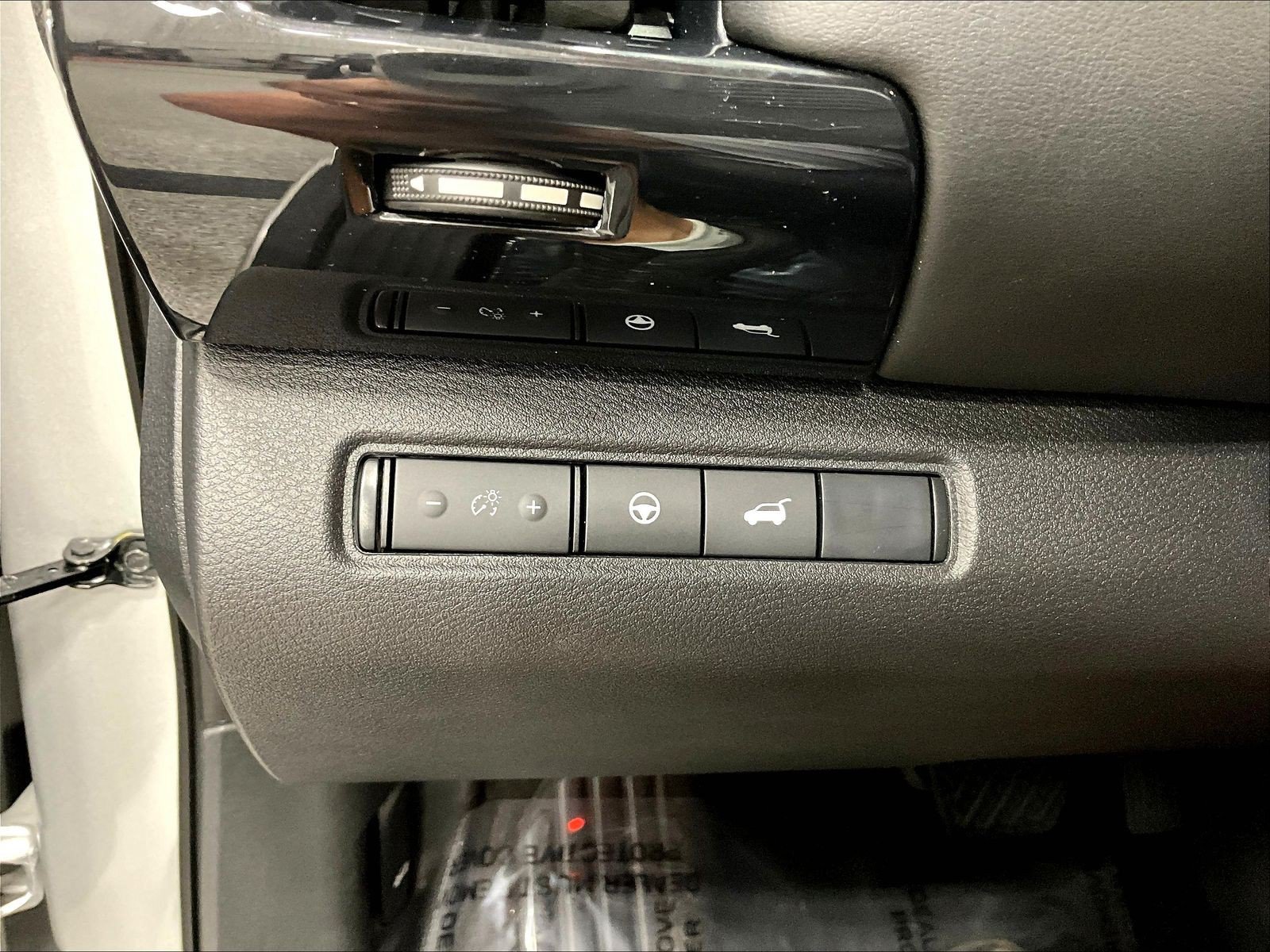 Used 2025 Nissan Pathfinder SV AWD/4WD image 36