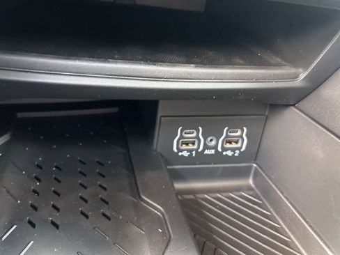 New 2025 Chrysler Pacifica Limited image 43