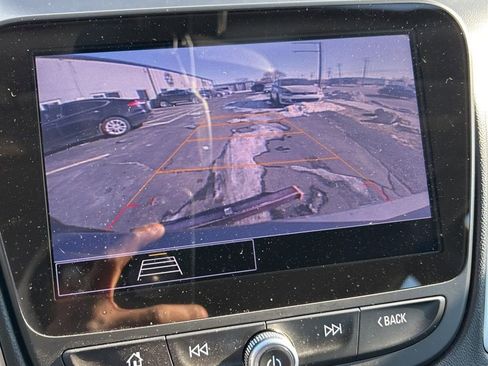 Used 2022 Chevrolet Malibu LT image 12