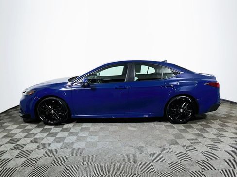 Used 2025 Toyota Camry SE FWD image 4