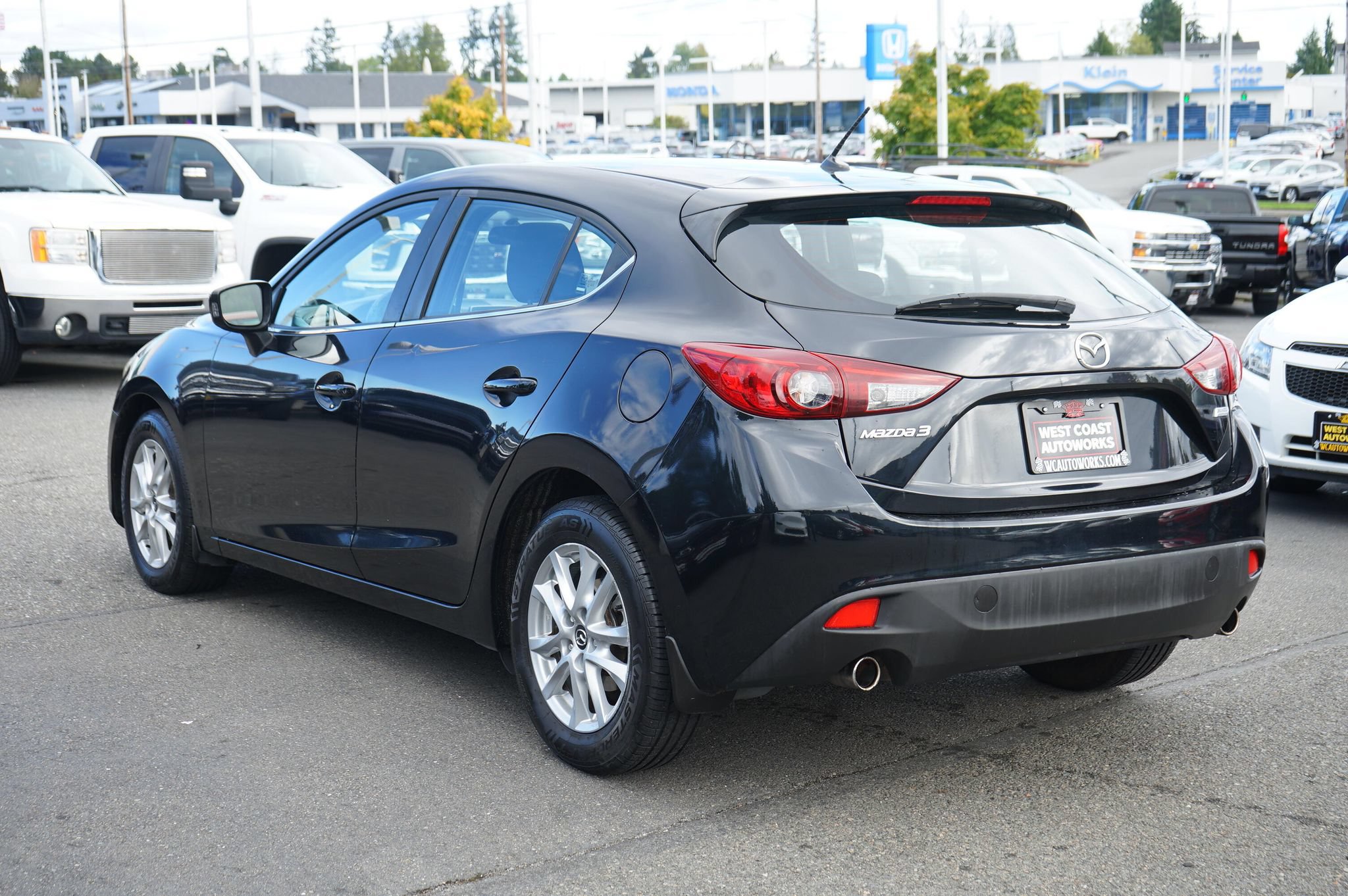 Used 2014 MAZDA MAZDA3 i Touring w/ Moonroof Package 1 FWD image 3