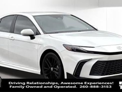 Used 2025 Toyota Camry SE image 6