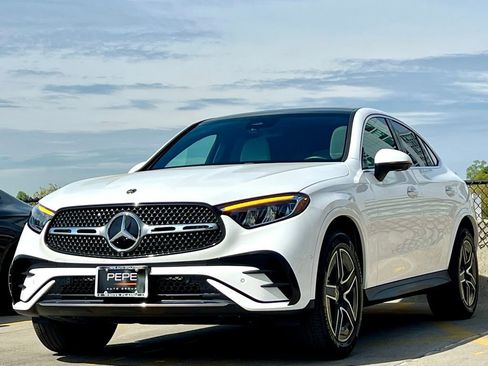 Certified 2025 Mercedes-Benz GLC 300 4MATIC w/ AMG Line image 4