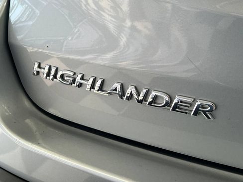 Used 2018 Toyota Highlander XLE AWD/4WD image 11