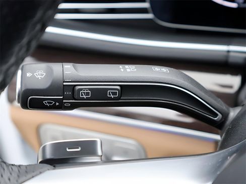 Certified 2025 Mercedes-Benz GLS 580 4MATIC image 37