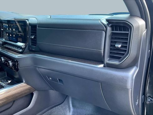 Used 2024 Chevrolet Silverado 1500 LT Trail Boss w/ LT Trail Boss Premium Package AWD/4WD image 19