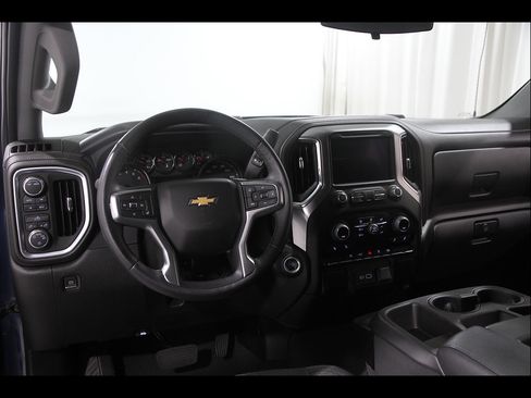Used 2022 Chevrolet Silverado 1500 LT AWD/4WD image 7