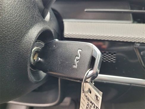 Used 2023 Kia Sportage LX image 18