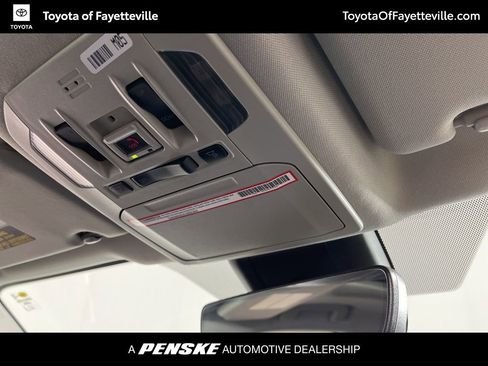 Used 2023 Toyota Highlander XLE image 28