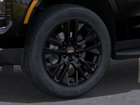 New 2025 Chevrolet Suburban Premier image 24